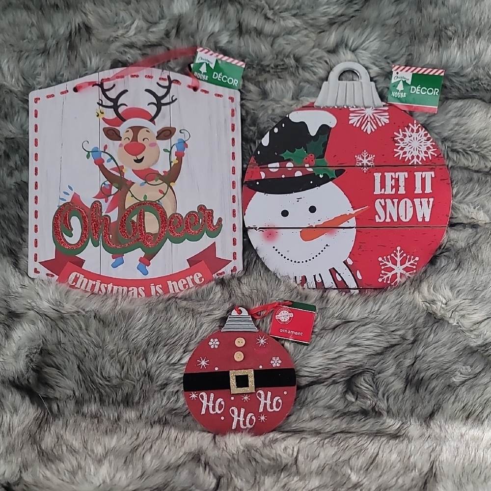 Holiday Time Festive Red Wall Decor Trio